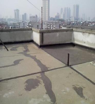 白河漏水维修 楼顶漏水是什么原因，楼顶漏水维修方法是什么?